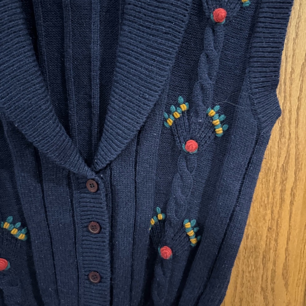 Vintage Petite Concept by Devon Embroidered Cable Knit Sweater Vest PM - Picture 3 of 8